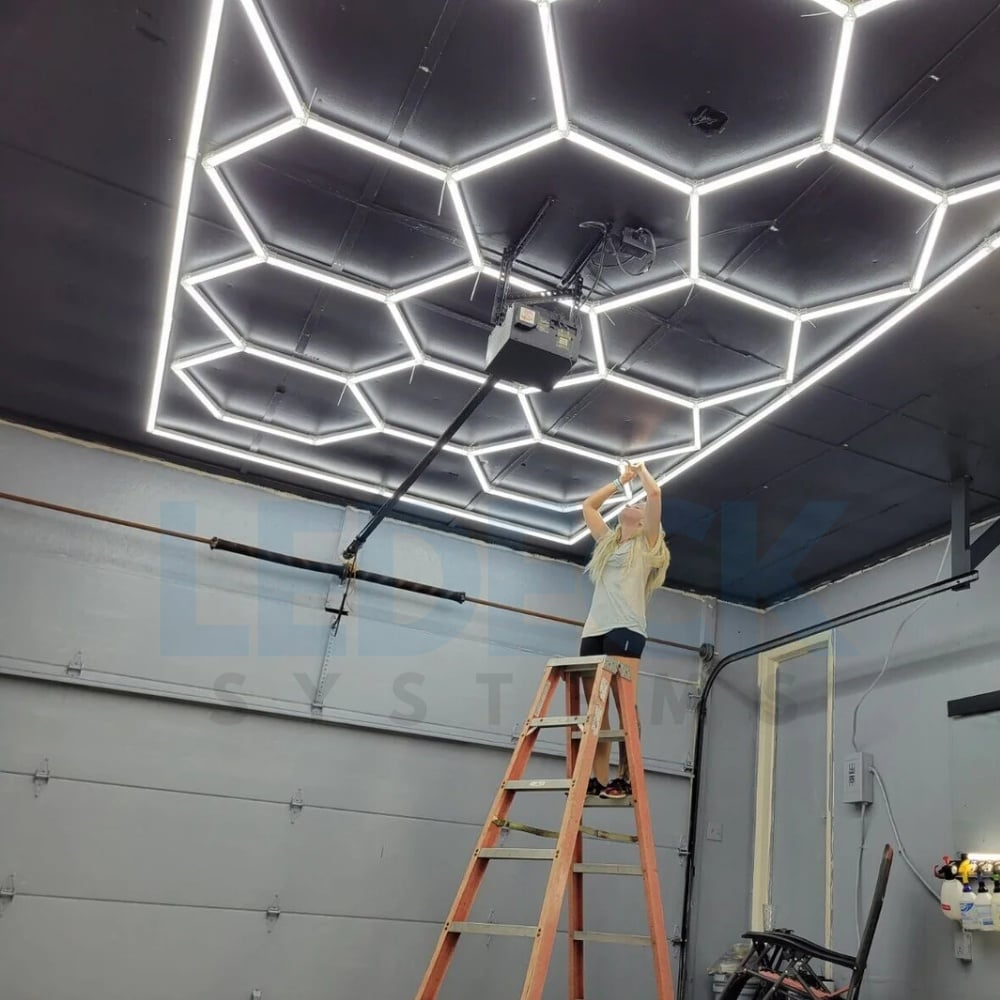 Lumină LED Hexagonală – 14 Module + Rama 484x243CM - Garaj, Dormitor, Cameră Gaming, Spații Private