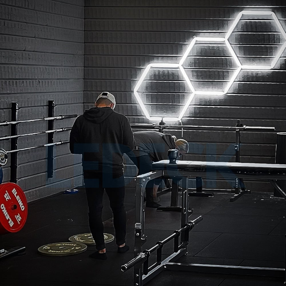 Lumină LED Hexagonală – 14 Module + Rama 484x243CM – Sală Fitness, Gym, Studio Antrenamente Profesionale